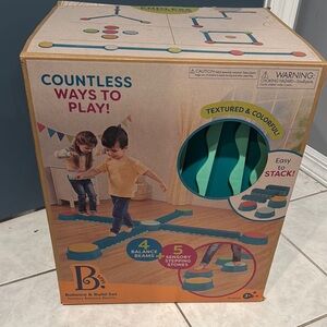 Balance & Build Set - Blue and Green - like new !